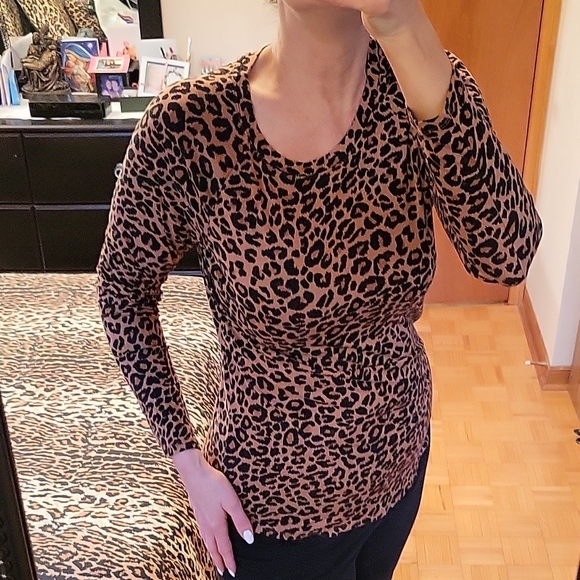 LIKE NEW Sexy Leopard Print Long Sleeve Top, M - Picture 2 of 13